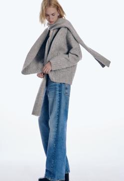 Imagen secundaria 2 - Cárdigan de punto gris con bufanda de Zara.