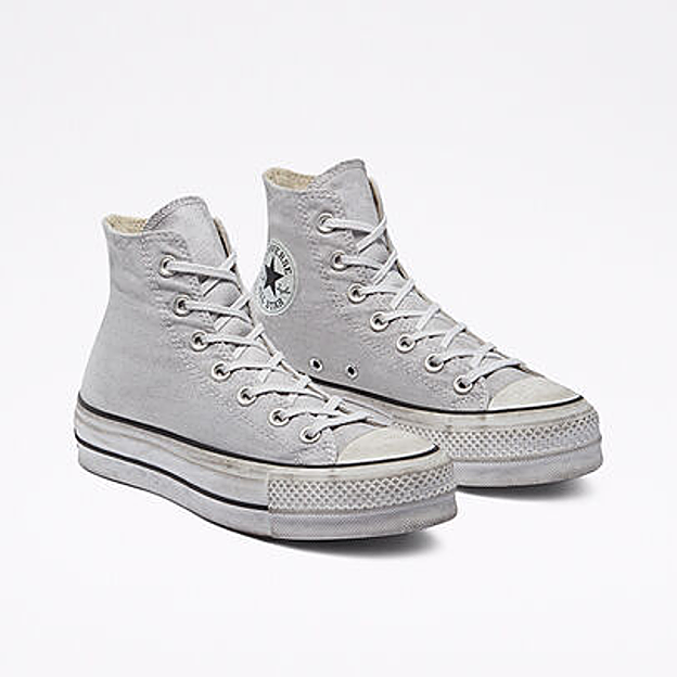 Las zapatillas Converse.