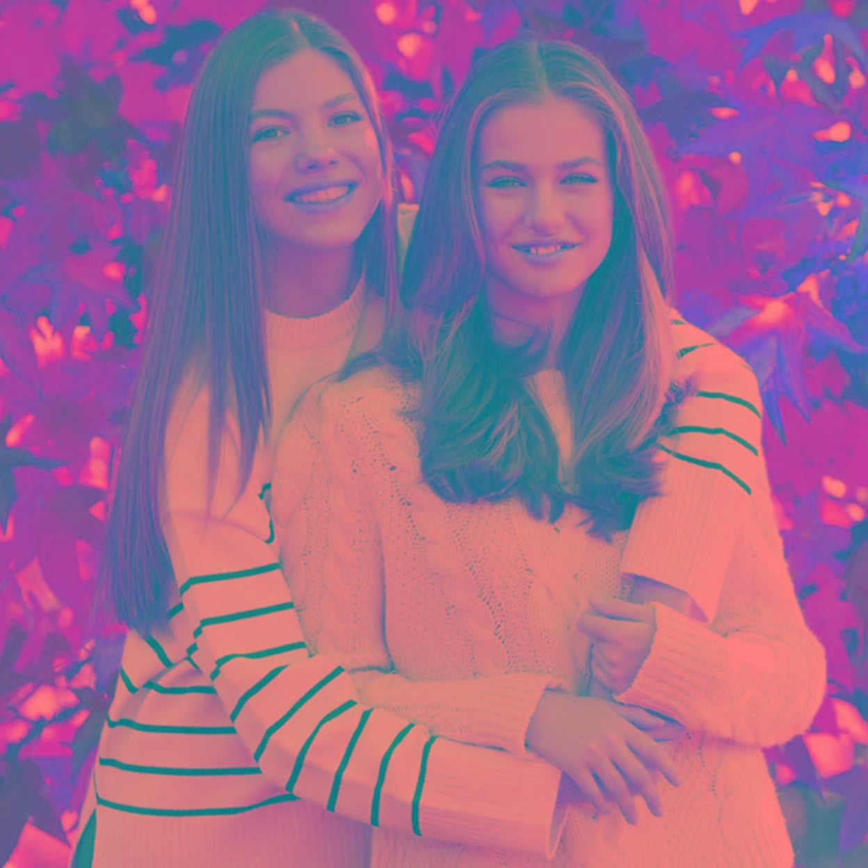 La infanta Sofía y la princesa Leonor aparecen en solitario en la felicitación que Casa Real envía con motivo de las Navidades. 