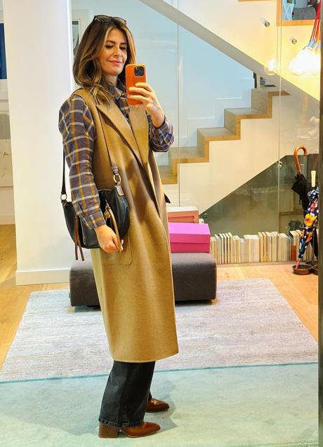 Imagen - Nuria Roca enseña su look en el espejo de su casa. 