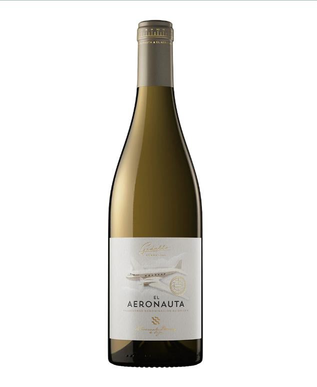 De color amarillo brillante con tonos limón, este vino de la denominación de origen Valdeorras elaborado con uvas Godello llega con una complejidad poco frecuente en el que las flores blancas, los toques cítricos y cremosos de las lías aportan en boca un equilibrio en el que encontramos recuerdos de flores secas, notas minerales y cítricas y hierbas aromáticas balsámicas. Perfecto para acompañar pescados y mariscos, o los aperitivos y platos en los que estos sean protagonistas. Cómpralo aquí