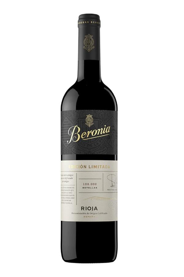 La denominación de origen Rioja no podía faltar en esta selección y para incluirlo hemos apostado por este vino de color granate. Los aromas a fruta y frutos rojos destacan en nariz, mientras que en boca resulta goloso, destacando las notas de chocolate y la fruta en licor que el aporta complejidad. Combina con casi todo, de arroces a legumbres, pasando por embutidos, quesos curados, carnes rojas y blancas. Cómpralo aquí