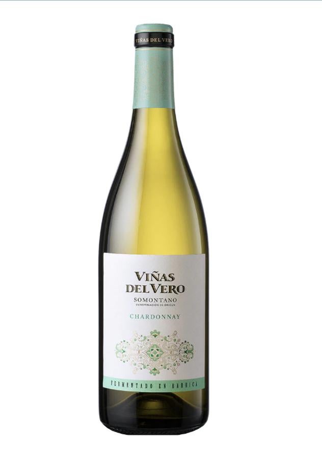 Dentro del Somontano, Viñas del Vero apuesta por la uva Chardonnay para buscar la diferente expresión de esta variedad en función de la altitud y el tipo de suelo. Procedentes de los pagos Lantarrón y Pueyed, es un vino elegante y complejo, de color amarillo, con aromas cítricos de fruta tropical madura, que presenta un agradable bouquet en equilibrio con tostados de la madera nueva. Suave y sedoso en boca, marida con aperitivos, verduras, arroces, pasta, ensaladas y quesos blancos. Cómpralo aquí
