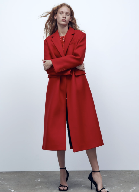 Imagen - Este abrigo rojo de Zara es la copia barata perfecta del diseño de Carolina Herrera que lleva la reina Letizia. (Foto: D.R.)