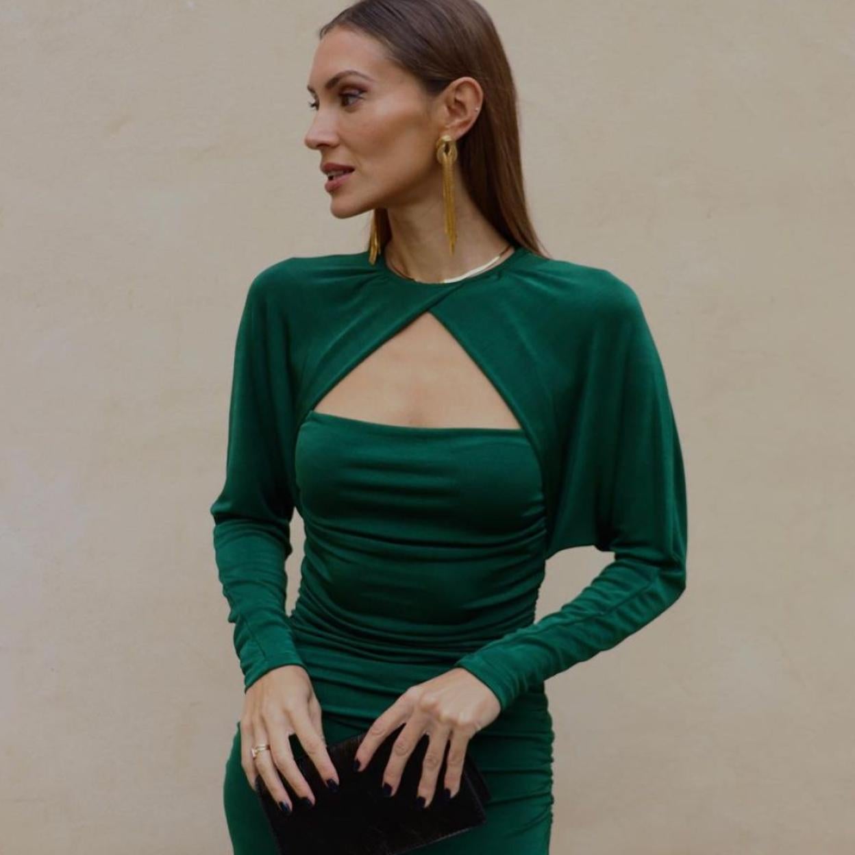 La influencer Carmen de la Cruz con un vestido de Sfera.