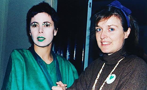 Ágatha Ruiz de la Prada junto a la fotógrafa icónica de la Movida Ouka Leele. 