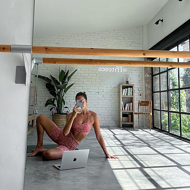 Cinco ejercicios muy fáciles que puedes hacer en casa para mejorar la circulación de tus piernas a partir de los 50