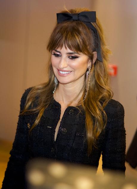 Imagen - Penélope Cruz con un lazo negro. / GTRES