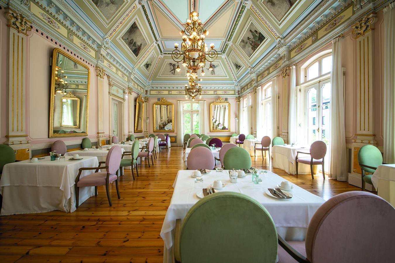 Salón de Las Caldas Villa Termal by Blau Hotels, en Asturias.