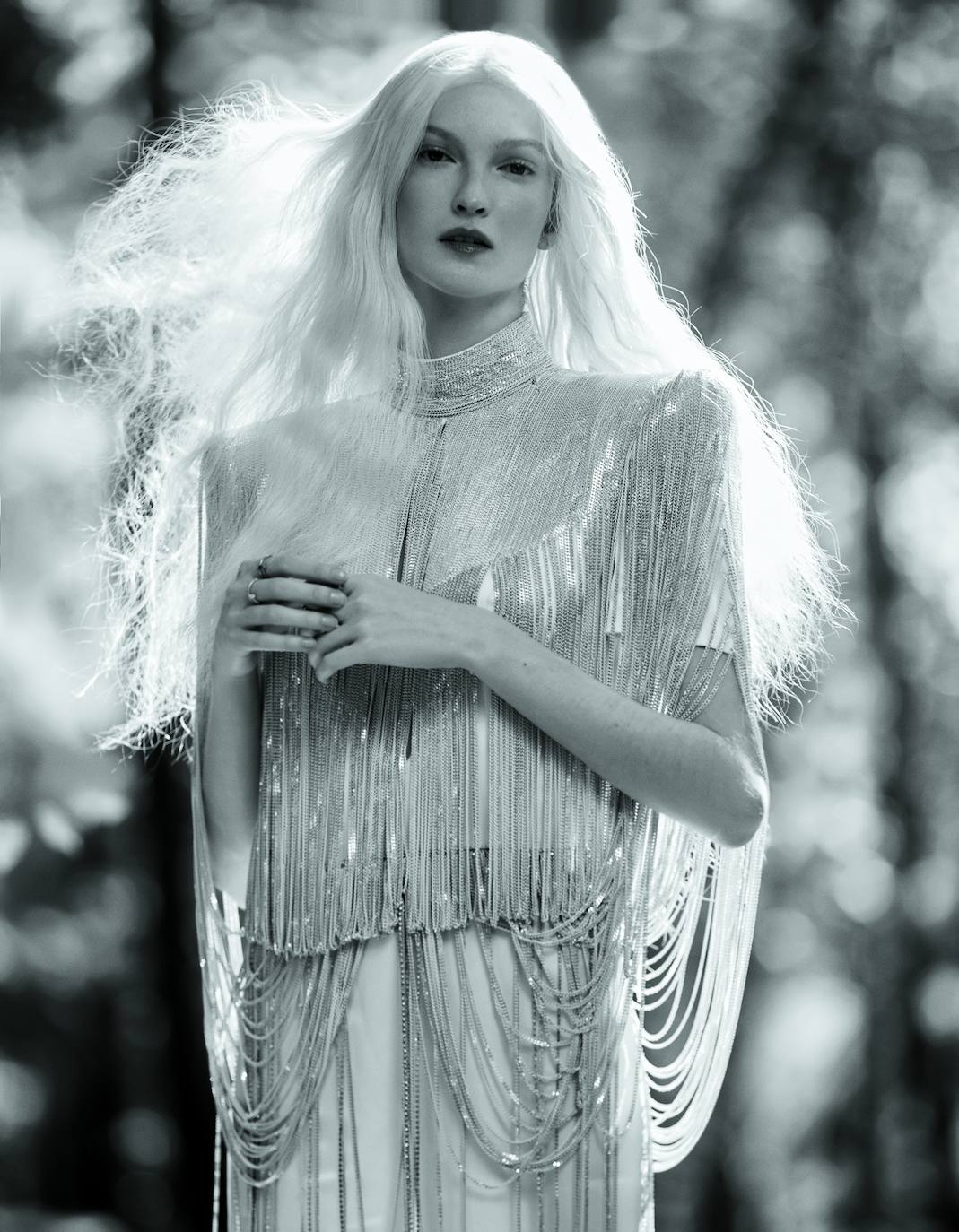 Mono de Isabel Sanchis y anillos de Cartier.