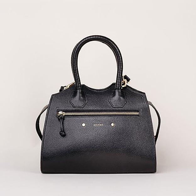 Imagen principal - Los accesorios que ha llevado la reina Letizia.