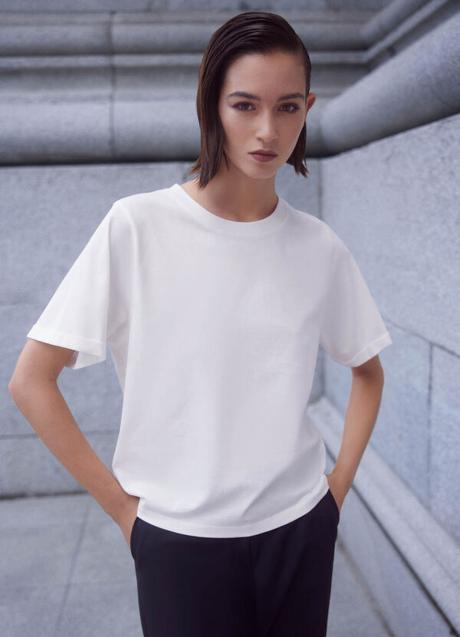 Imagen - Camiseta básica de color blanco de TFP by Tamara Falcó. Foto: Cortefiel.