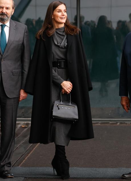 Imagen - La reina Letizia con un vestido gris. / GTRES