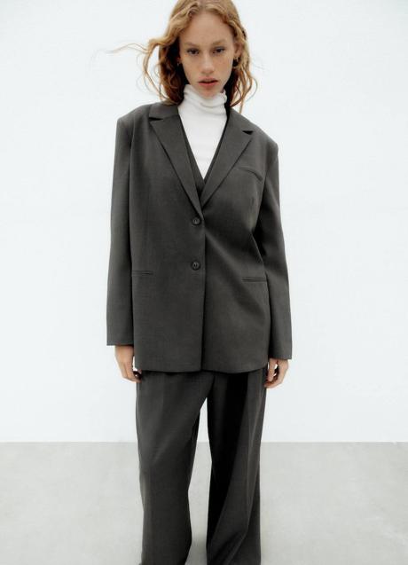 Imagen - Traje de tres piezas en gris