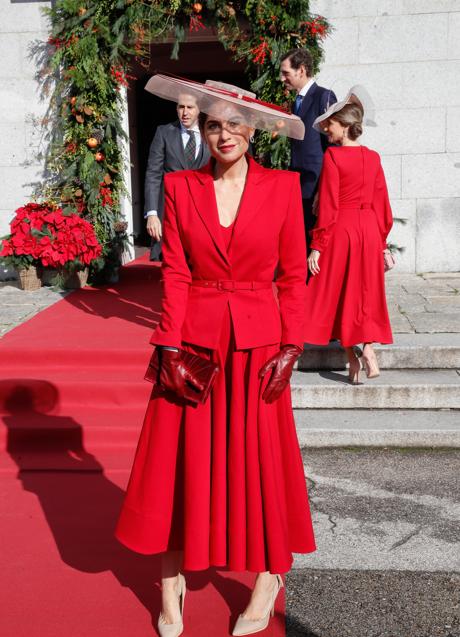 Imagen - Lourdes Montes en la boda de la estilista Cristina Reyes con total look en rojo. Foto: Gtres.