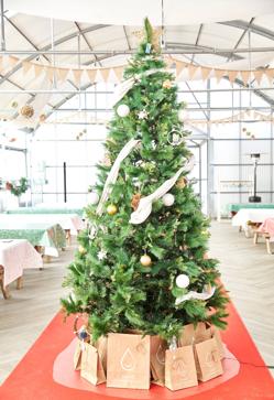 Imagen secundaria 2 - Mujerhoy Go Family Xmas, que se celebró en el increíble espacio de Fundaland, contó con la colaboración de El Corte Inglés y Clarel.