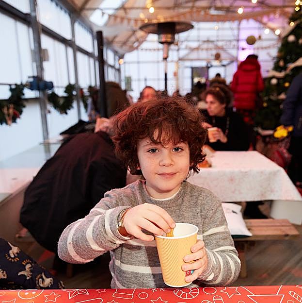 Imagen principal - Así fue Mujerhoy Go Family Xmas, el evento navideño para toda la familia