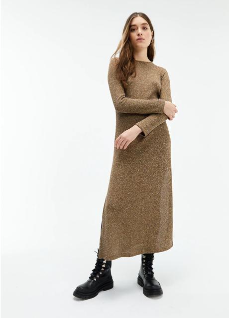 Imagen - Vestido de punto de canalé de Systemaction. Foto: Systemaction.