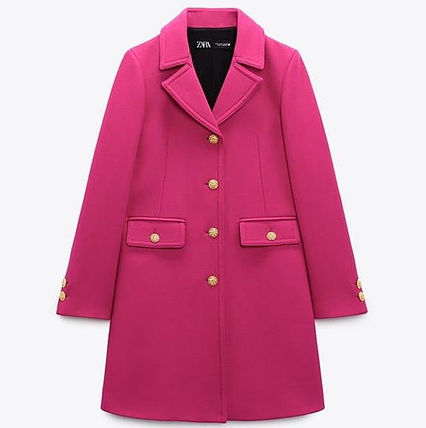 Imagen principal - El abrigo, el jersey y el pantalón de Zara.