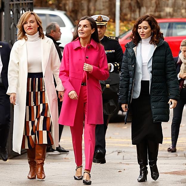 Pilar Alegría, la reina Letizia e Isabel Díaz Ayuso en el Hospital Niño Jesús..
