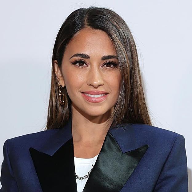 Antonela Roccuzzo con el pelo liso,