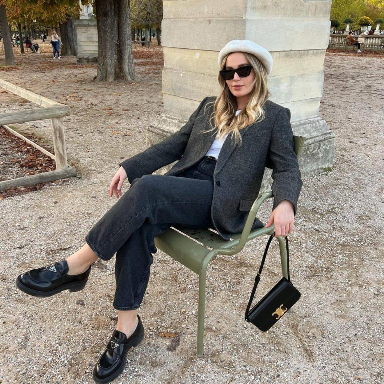 La influencer lleva un look de básicos y blazer de lana