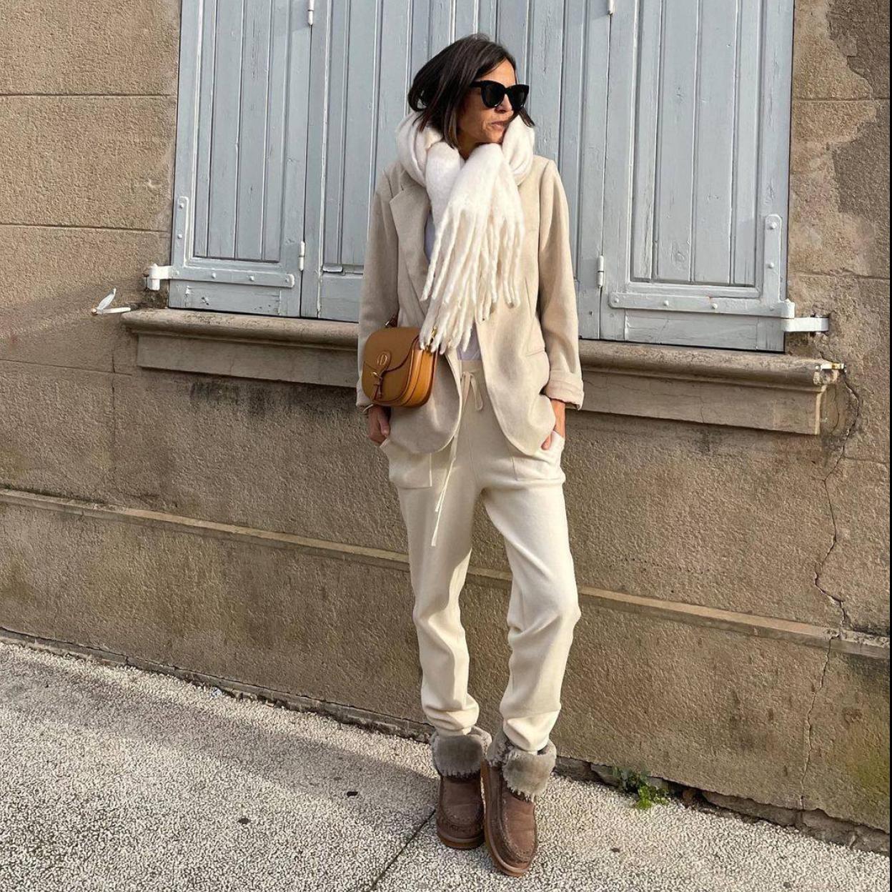 La influencer lleva unos botines con forro de pelo