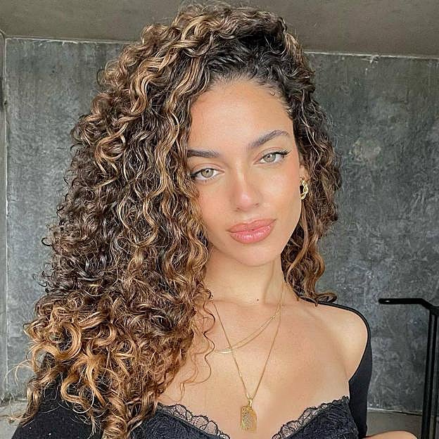 Las cremas acondicionadoras con proteína de arroz aptas para método curly que mejor controlan el encrespamiento