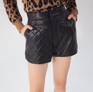 Imagen secundaria 1 - El jersey, el short y la capa de Ikks.