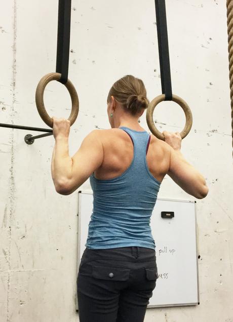 Imagen - Mujer entrenando hombros/UNSPLASH