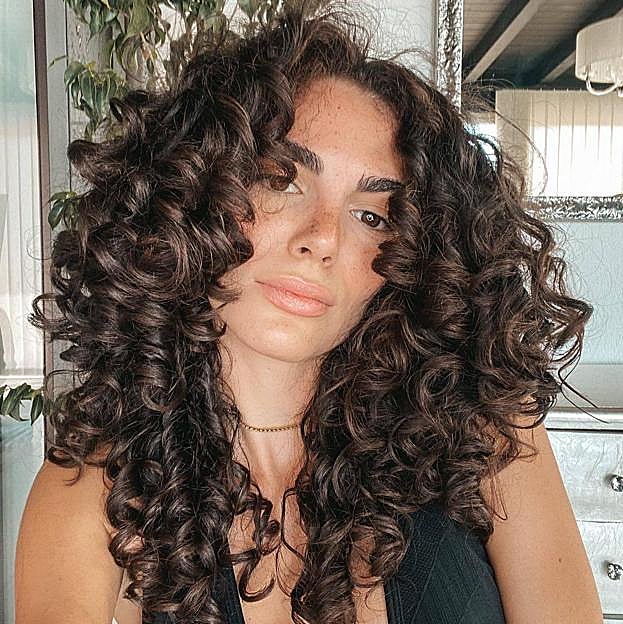 Geles intensificadores del rizo que realzan la forma y mantienen el tirabuzón definido, flexible y sin frizz