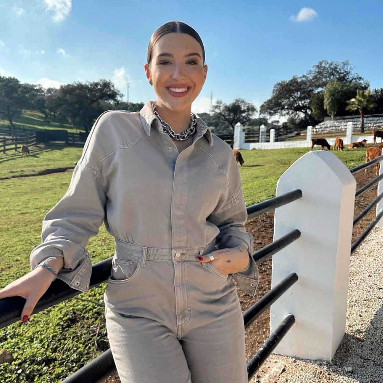 Alba Díaz con mono vaquero de Zara.