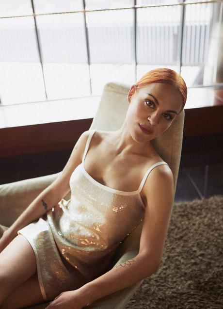 Imagen - Sara García lleva minivestido de Mango. Fotografía: Elena Olay / Estilismo: Gervasio Pérez