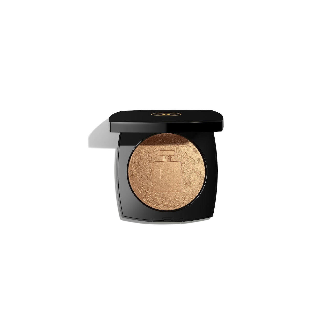 Iluminador Maxi Poudre Illuminatrice Éclat Lunaire, de la colección Holiday 2022 de Chanel (75 €).