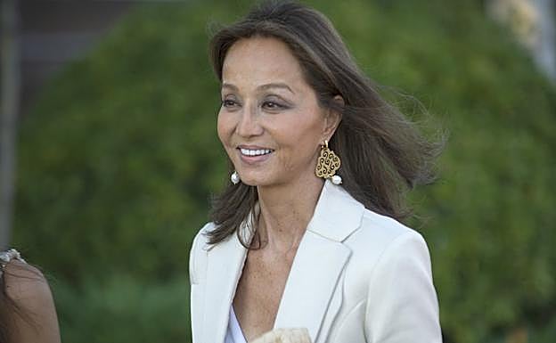 Isabel Preysler, de blanco.