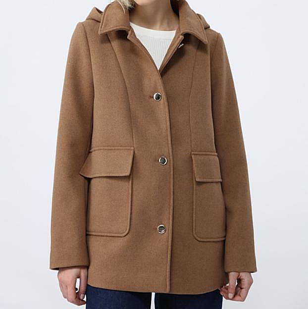 El abrigo marrón de Lefties.