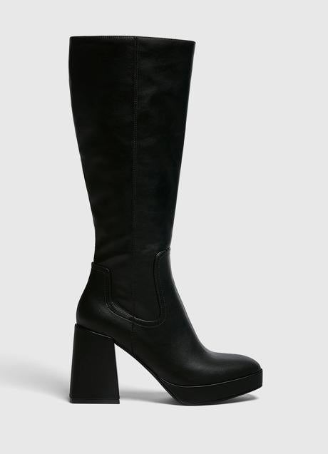 Imagen - Botas altas negras de Pull&Bear, 49,99€.