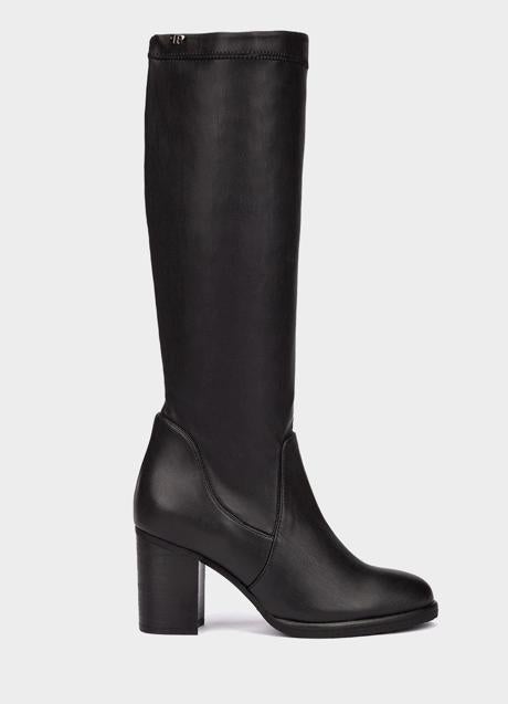 Imagen - Bota alta de piel vegana elástica de Pedro Miralles, 103,96€.