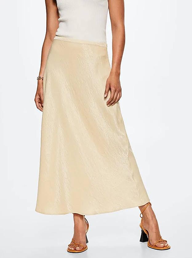 Falda satinada de Gala González.