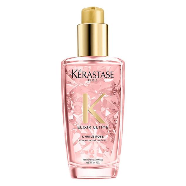 Elixir Ultime L’Huile Rose de Kérastase restaura la belleza, salud, hidratación y luminosidad de la melena. Se trata de un aceite nutritivo, que amplifica luminosidad, color, protección y sedosidad, combate el encrespamiento y aumenta el movimiento y manejabilidad del pelo. Está formulado con aceite de camelia, marula, argán, extractos de té y vitamina E.
