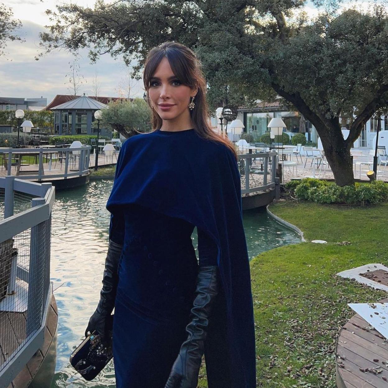 Estos son los vestidos de terciopelo más rejuvenecedores.