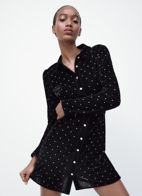Imagen - Vestido negro de terciopelo de Zara, 29,95€.