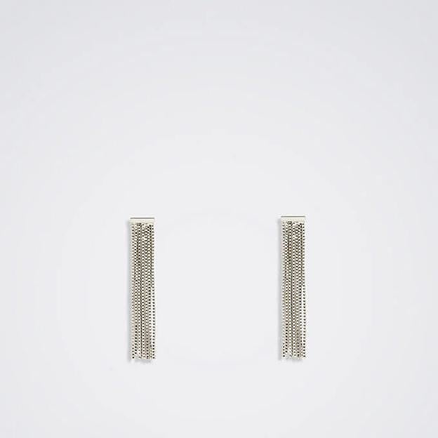 Pendientes plateados con lentejuelas de Parfois (6,99 euros).