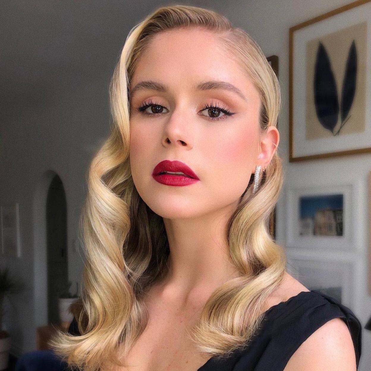 Para obtener la piel perfecta y joven de Erin Moriarty necesitas un sérum antiedad con rosa mosqueta