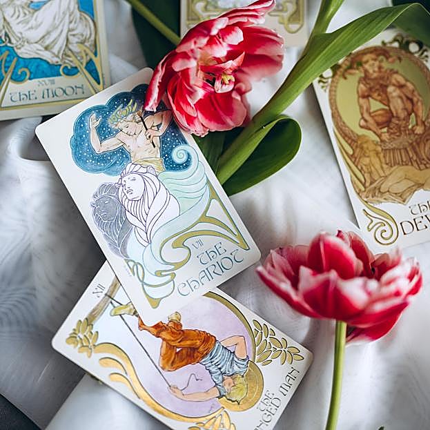 La energía del Tarot para 2023: llega un año cargado de movimiento que te impulsa a crecer, compartir, enamorarte y romper barreras