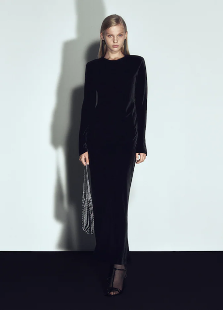 Imagen - Vestido de terciopelo con escote en la espalda, 99,95€ (antes 169€).