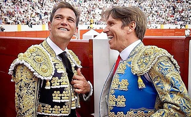 Desde 2017, Manuel Díaz mantiene una relación de amistad con su hermano pequeño, Julio, también torero. Este tampoco se habla con su padre, Manuel Benítez, desde 2016, cuando se divorció de su madre, Martina Fraysse. 