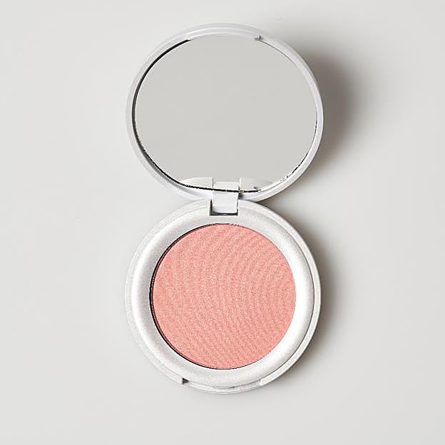 El colorete en polvo de Etnia Cosmetics.