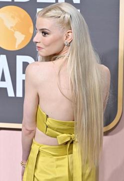 Imagen secundaria 2 - Anya Taylor Joy en los Globos de Oro.