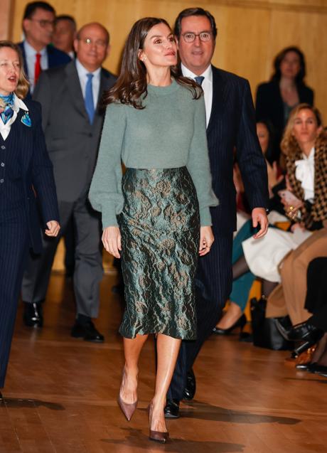 Imagen - La Reina Letizia con una falda Is Coming.